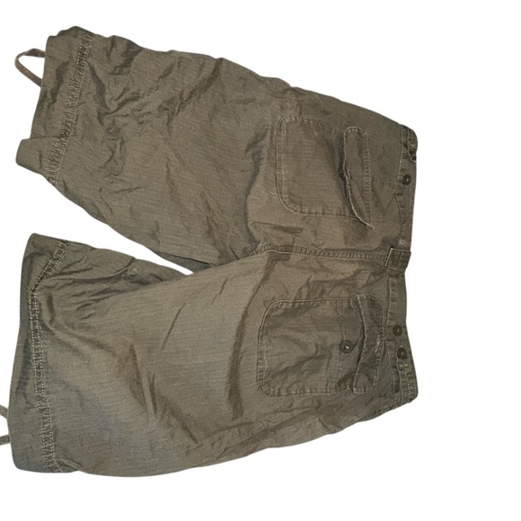 Eddie Bauer Women’s Green Cargo Shorts - Picture 5 of 7